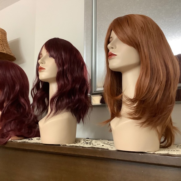 NEW Vibrant Burgundy Beachwaves Wig - Picture 8 of 9